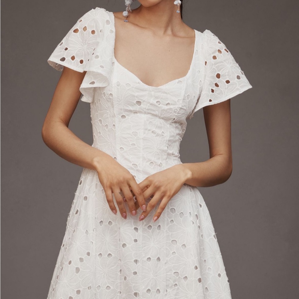 Extro&Vert Ada Flutter-Sleeve Broderie
Midi Dress - Picture 3 of 13